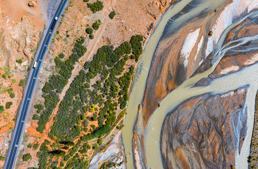 獨(dú)庫公路秋日美景畫中游